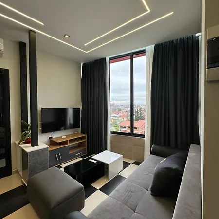 Sueno & Tirana